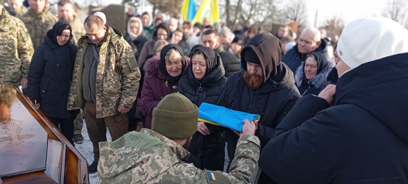 Серце зупинилося у переддень Нового року: на Волині в останню дорогу провели Героя Святослава Ткачука