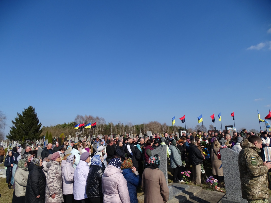 На Волині провели в останню путь Героя Василя Кравчука, який загинув два роки тому