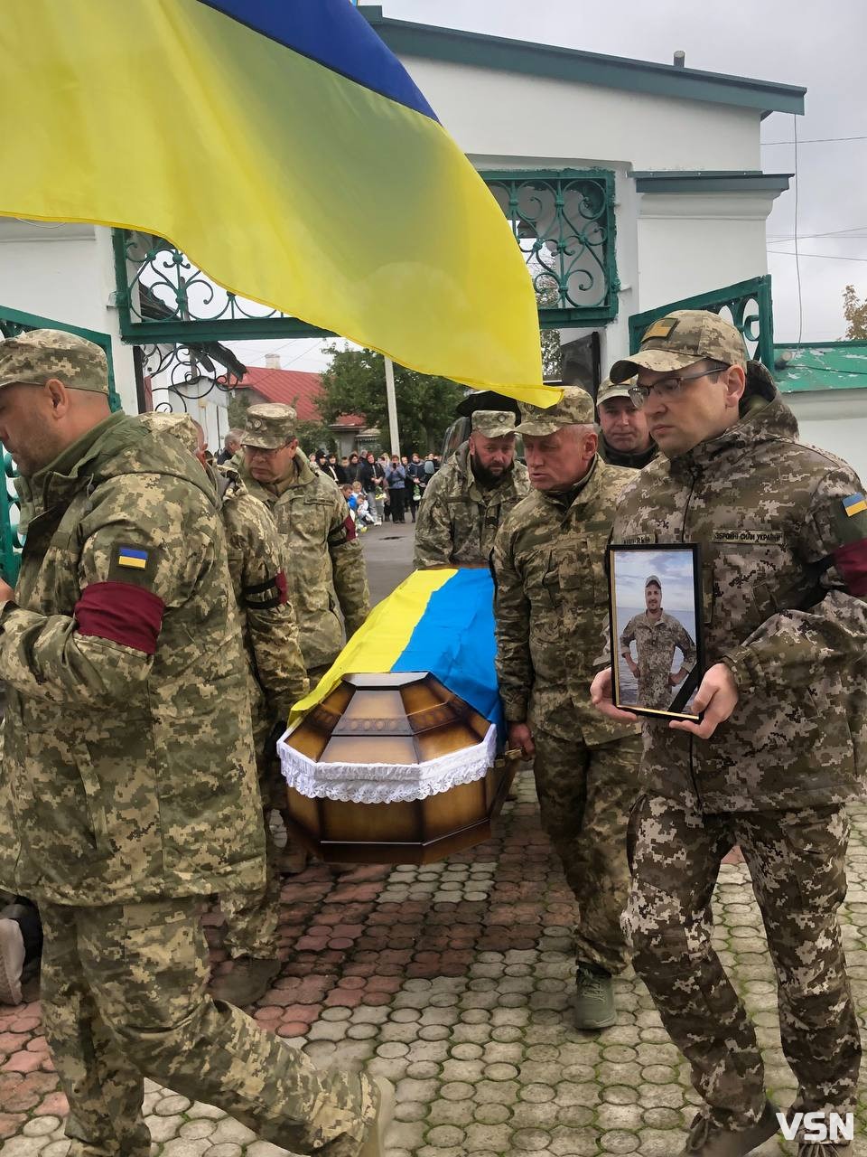 Війна забрала у батьків двох синів: на Волині попрощалися з воїном Русланом Барщевським