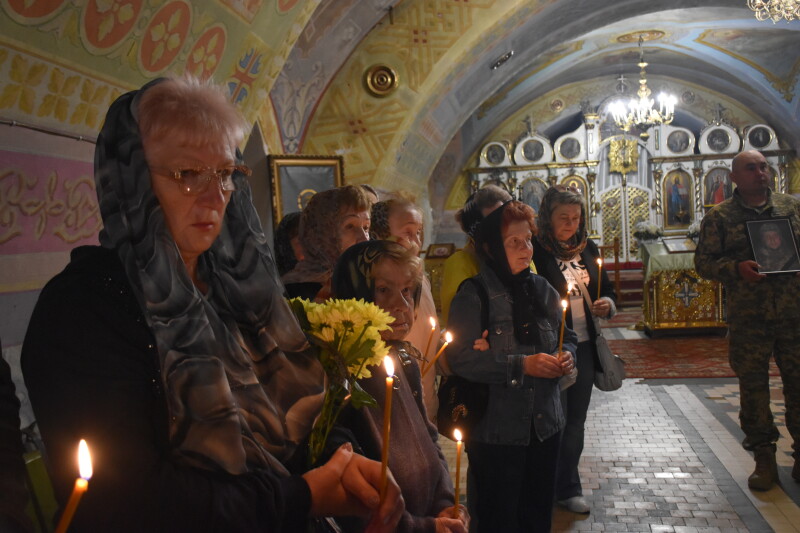У Луцьку провели в останню путь військовослужбовця Олександра Вибача, який загинув 5 місяців тому
