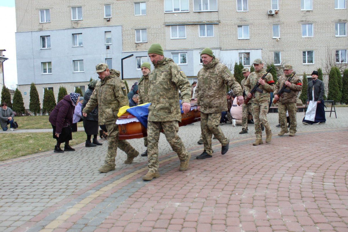Півтора року невідомості: на Волині попрощалися із загиблим на Курщині Валентином Волошиним
