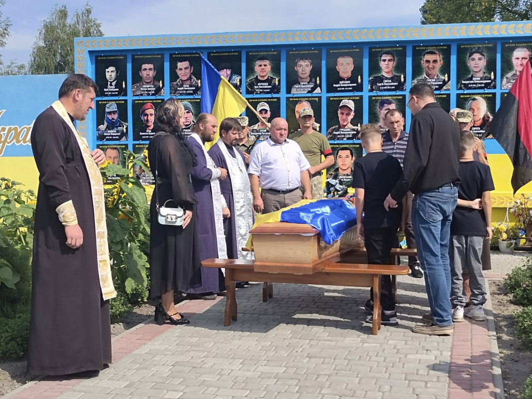 Навіки 40: на Волині похоронили загиблого офіцера Романа Дудика