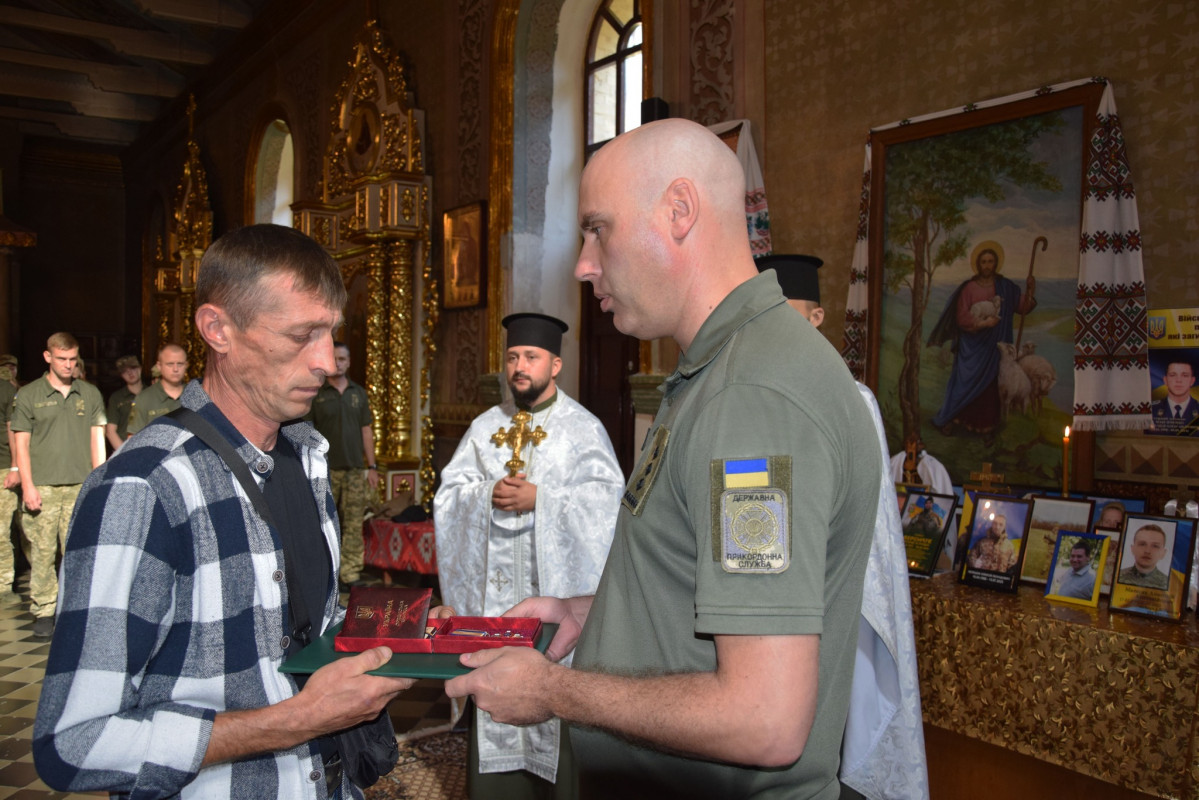 Родинам загиблих прикордонників з Волині вручили державні відзнаки Героїв