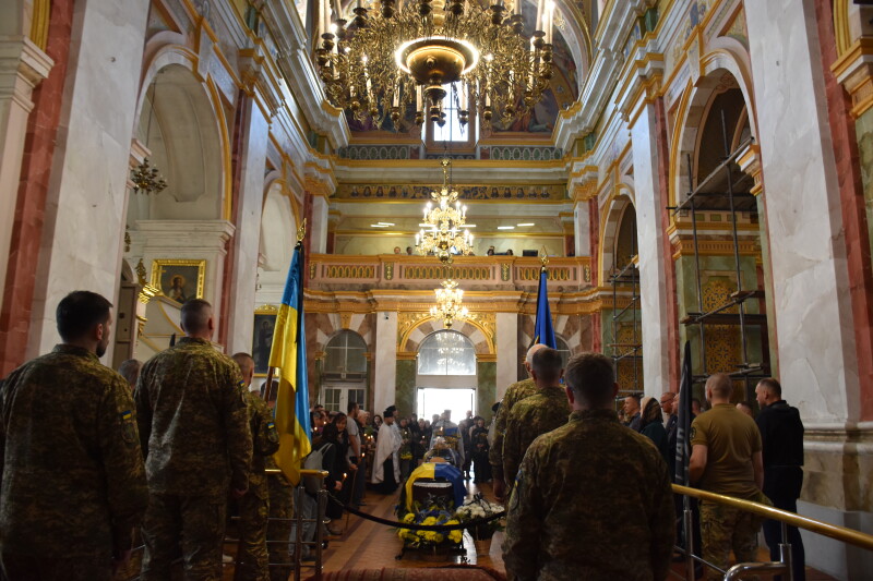 Загинули понад рік тому: у Луцьку попрощалися з двома Героями Андрієм Кравчуком та Романом Смалем