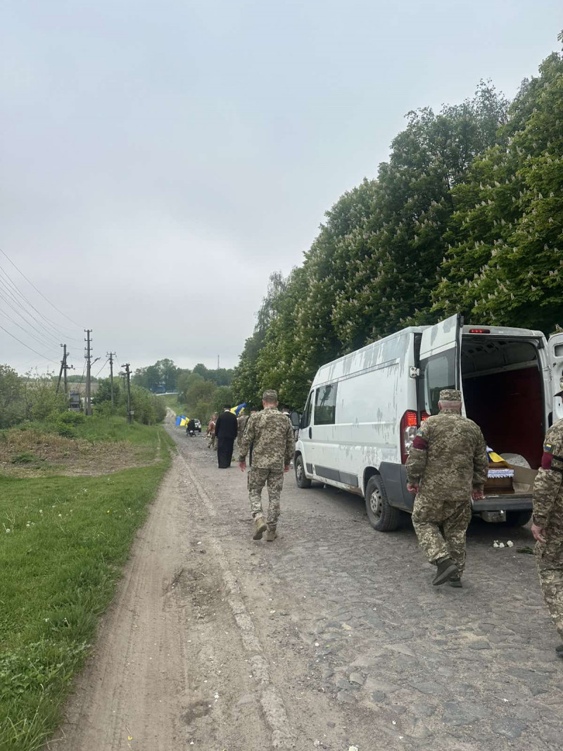 Устилузька громада попрощалася із захисником України Олександром Сачуком