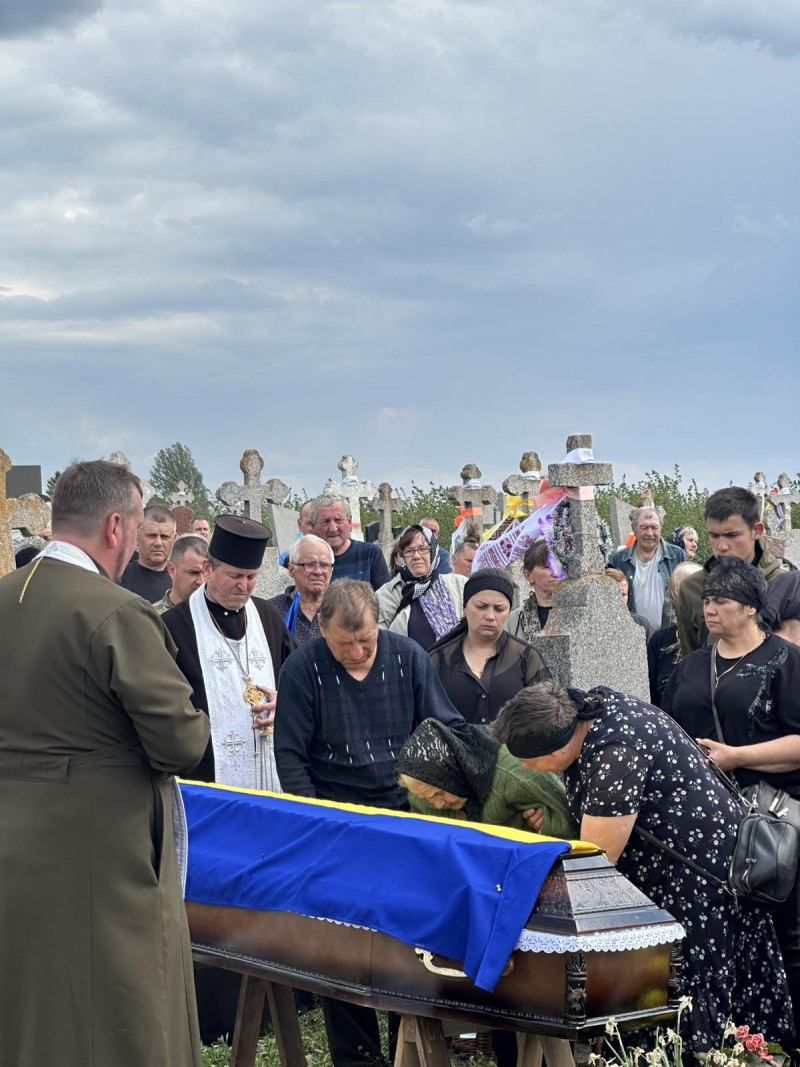 Назавжди в строю: на Волині попрощалися із захисником України Андрієм Вересом