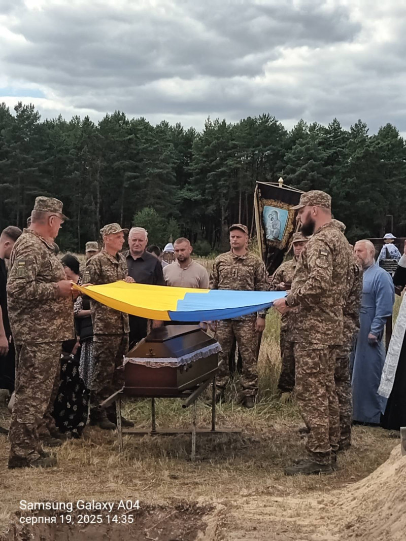 Навіки 31: на Волині в останню путь провели Героя Олега Оксенюка