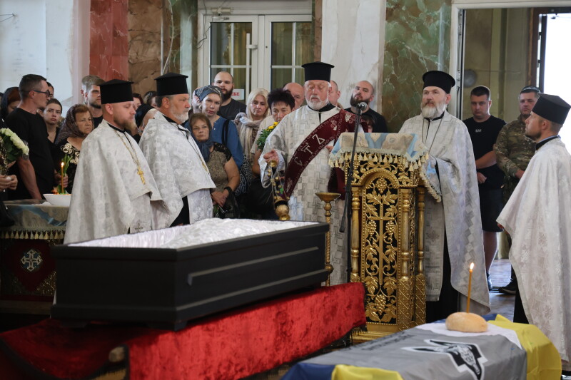 Навіки 33: у Луцьку в останню дорогу провели полеглого Героя Юрія Васюка