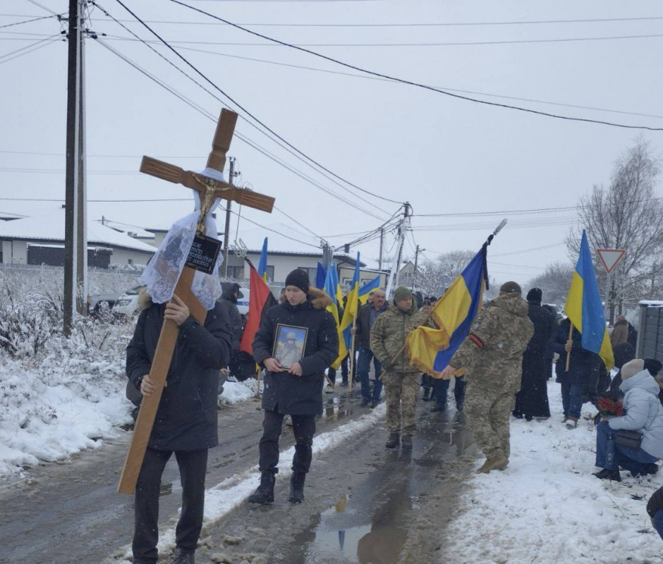 Був частиною сталевого щита, що захищає нас від ворога: на Волині поховали 36-річного Героя Віктора Чижа