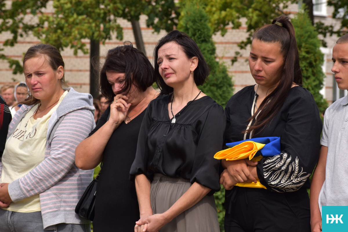Сльози, голуби та шана загиблим захисникам: у громаді на Волині відкрили Алею пам’яті Героям