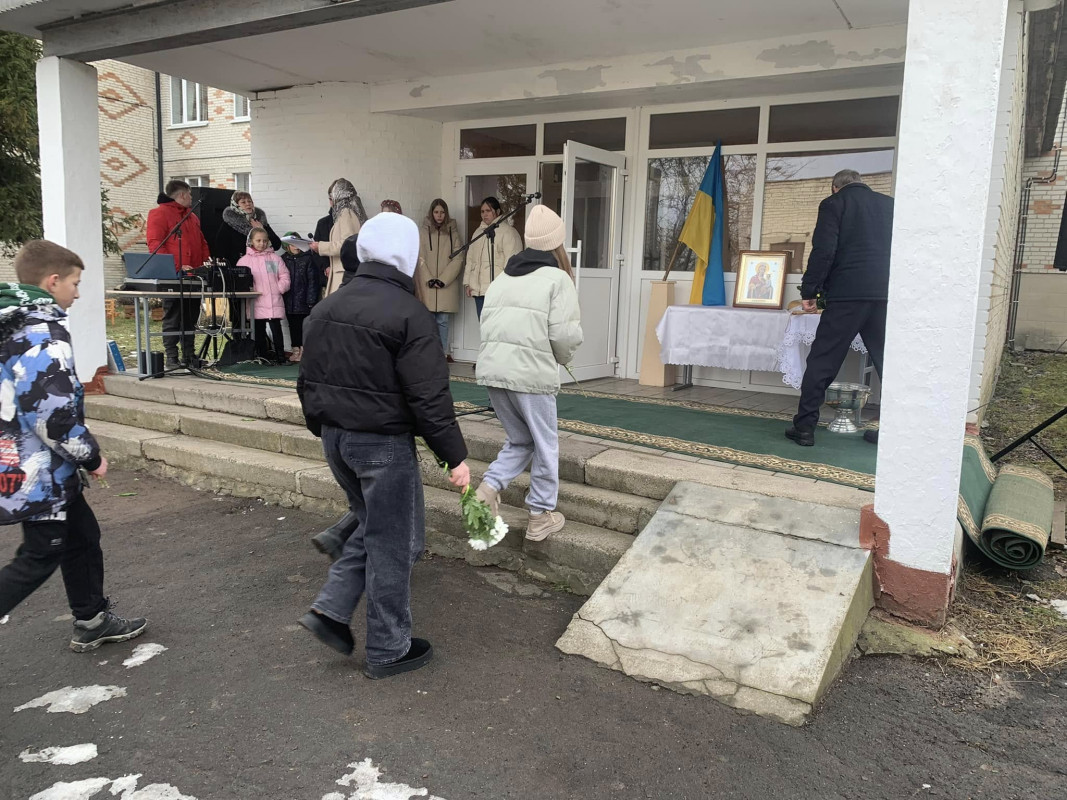 Важке поранення забрало молоде життя: на Волині відкрили меморіальну дошку Герою