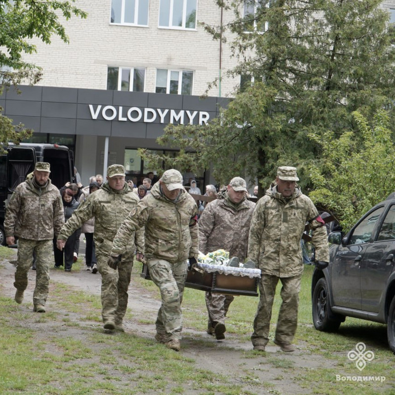 Тричі приходив до військкомату та просився на службу: на Волині поховали 31-річного Героя Віталія Кузмяка