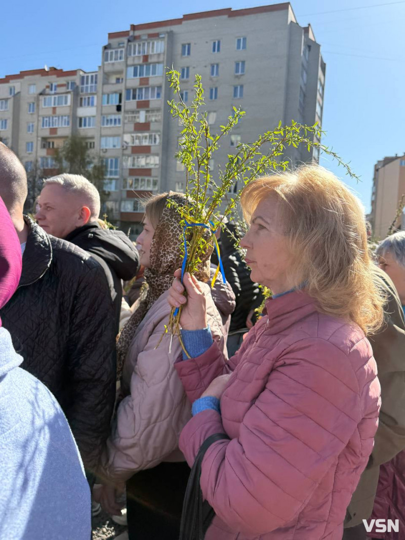 Як у Луцьку освячували вербу. Фото