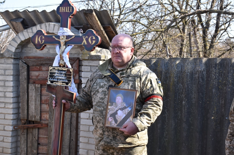 У громаді на Волині сотні людей вийшли провести полеглого Героя Василя Філончука в останню дорогу