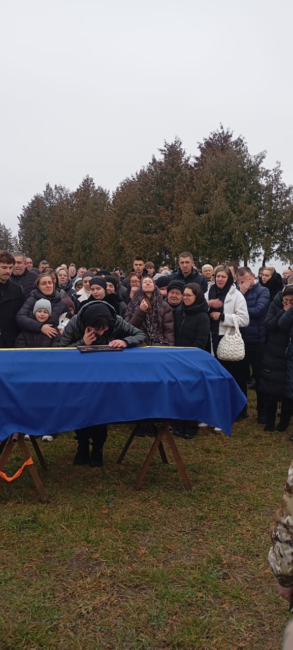 Без батька залишилося троє дітей: волиняни провели в останню дорогу Героя Тараса Парфенюка