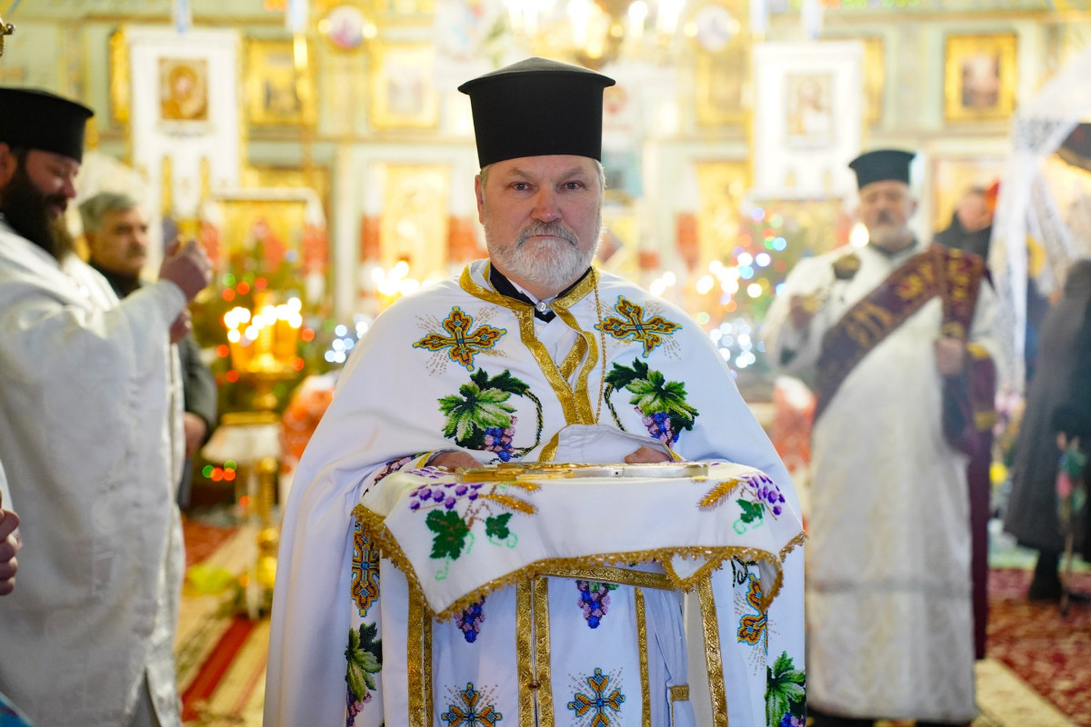 Владика Михаїл очолив празник Михайлівської парафії у Луцьку і нагородив духовенство та парафіян
