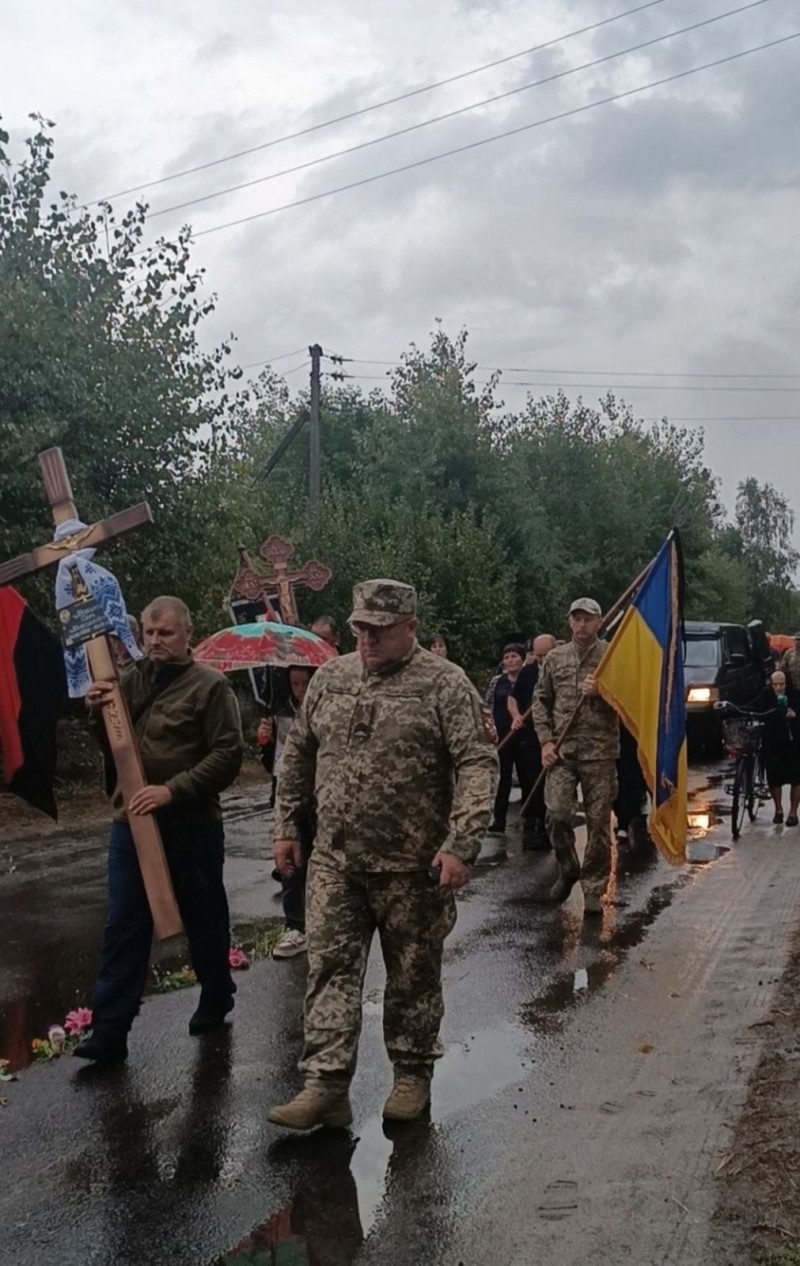 Помер при транспортуванні в евакуаційному вертольоті: у Луцькому районі попрощалися з молодим Героєм Олегом Мельником