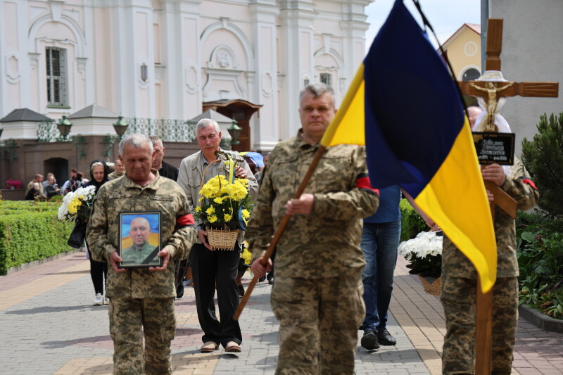 У Луцьку провели в останню путь полеглого військовослужбовця Олександра Кобилька