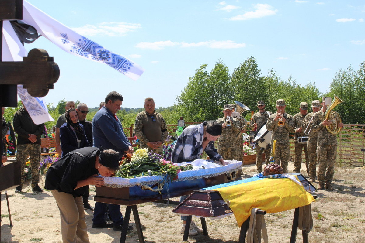 В бою отримав поранення, несумісні з життям: на Волині поховали Героя Сергія Дмитрука