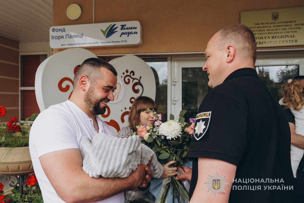 Вдруге став батьком: у родині волинського поліцейського-добровольця народився син