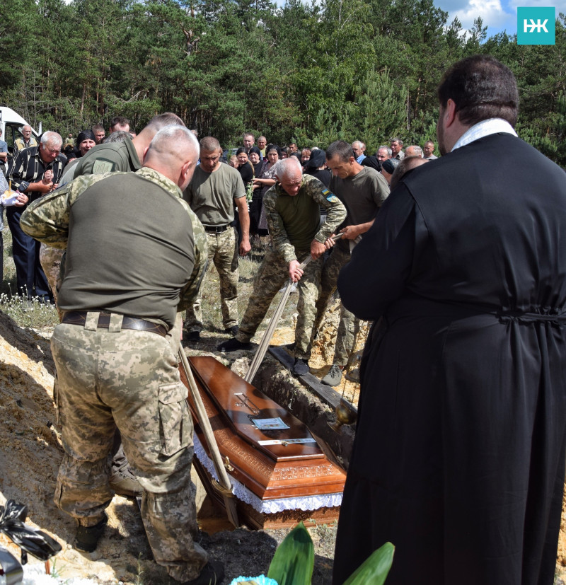 Серце зупинилося на фронті: на Волині в останню дорогу провели воїна Миколу Віліча. Фото