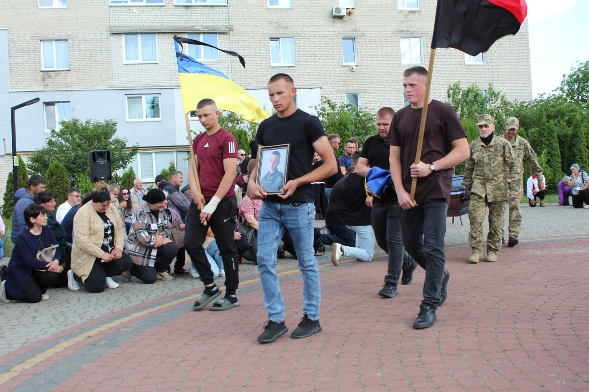 «Врятував побратима ціною власного життя»: на Волині попрощалися з 25-річним Героєм Андрієм Лавренчуком