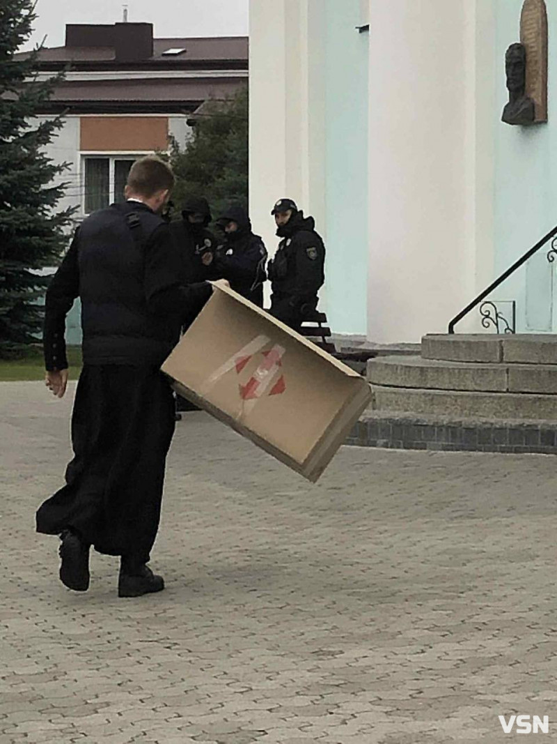 В кімнаті владики знайшли ікону російського святого: на Волині з Успенського Собору виселяють московський патріархат