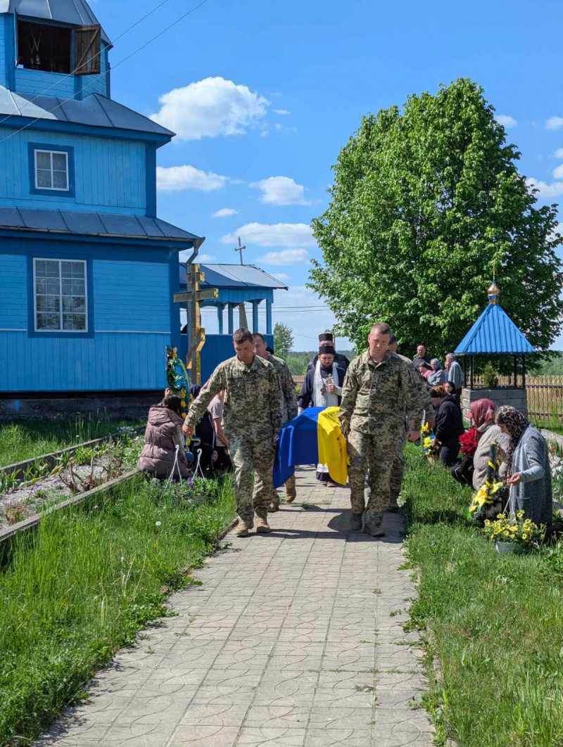 У громаді на Волині попрощалися з військовим Юрієм Шевчуком