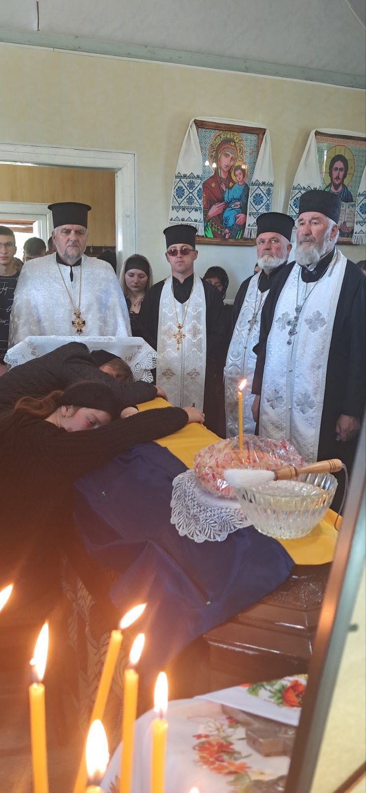 Безстрашно вибивав окупантів з української землі: на Волині поховали молодого Героя Романа Возняка