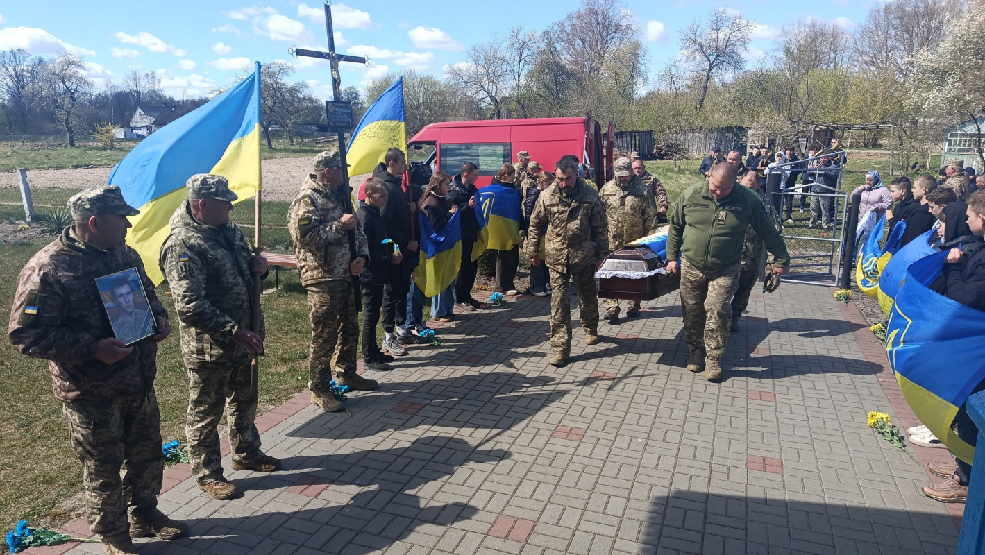 Навіки 41: на Волині в останню земну путь провели Героя Євгена Котельницького, який майже рік вважався зниклим безвісти