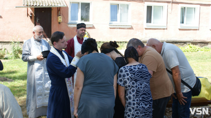 Рідні сподівалися, що в полоні, але дива не сталося: у Рожищі провели в останню путь воїна Миколу Катеринюка