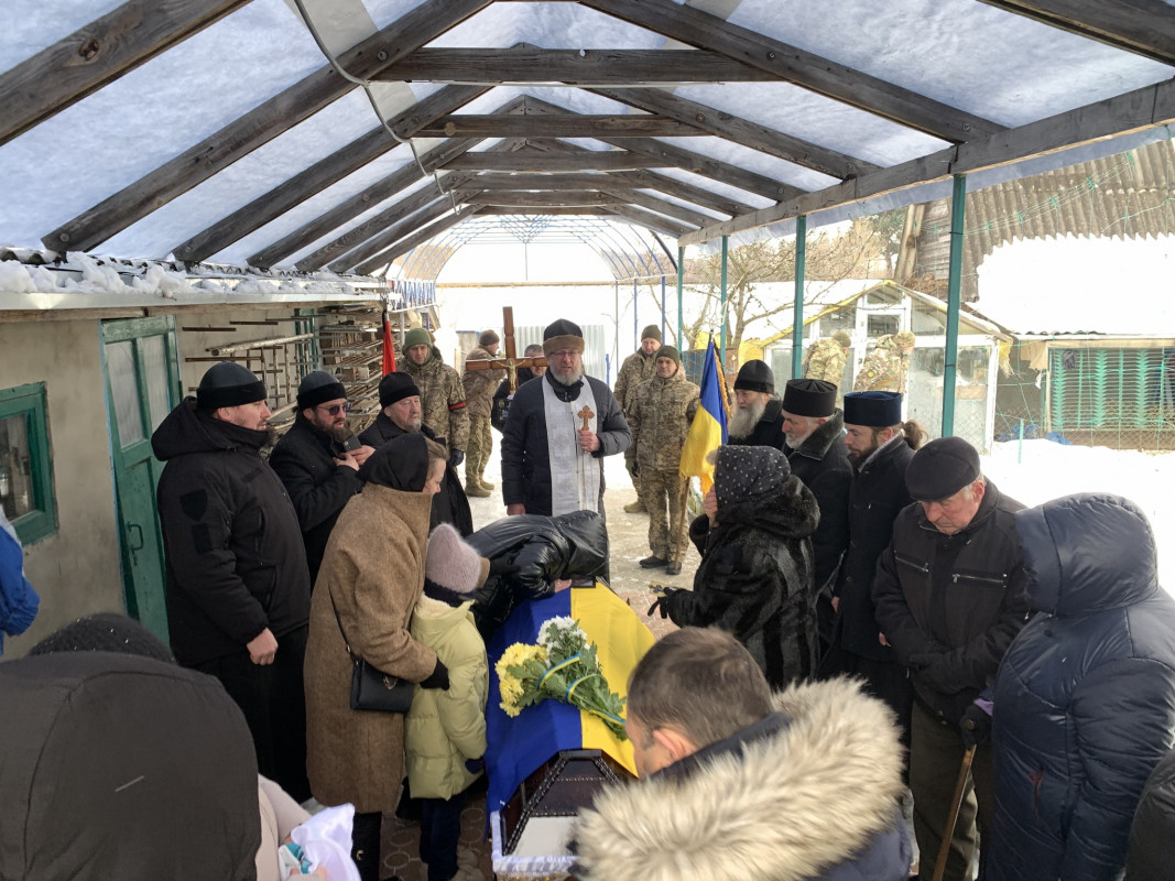 Загинув понад рік тому: на Волині провели в останню дорогу захисника Руслана Меріду