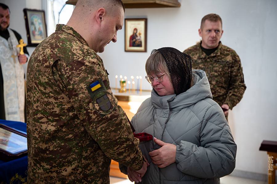 На Волині родинам загиблих нацгвардійців вручили державні нагороди