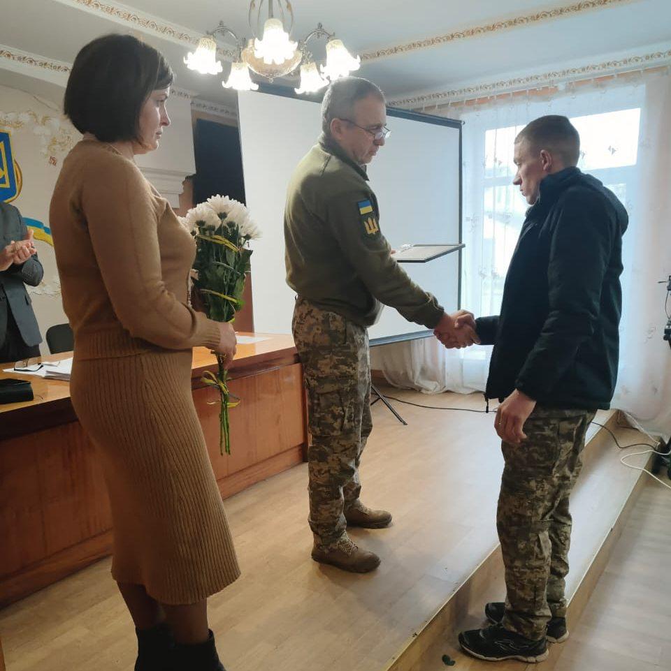 Загинув у бою на Донеччині: рідним Героя з Волині вручили його нагороду