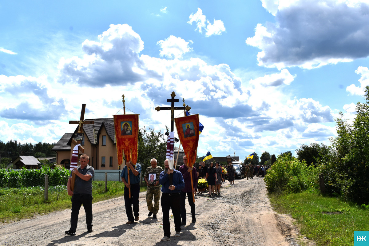 Замість омріяної відпустки додому Герой повернувся «на щиті»: на Волині в останню земну дорогу провели Валерія Баса