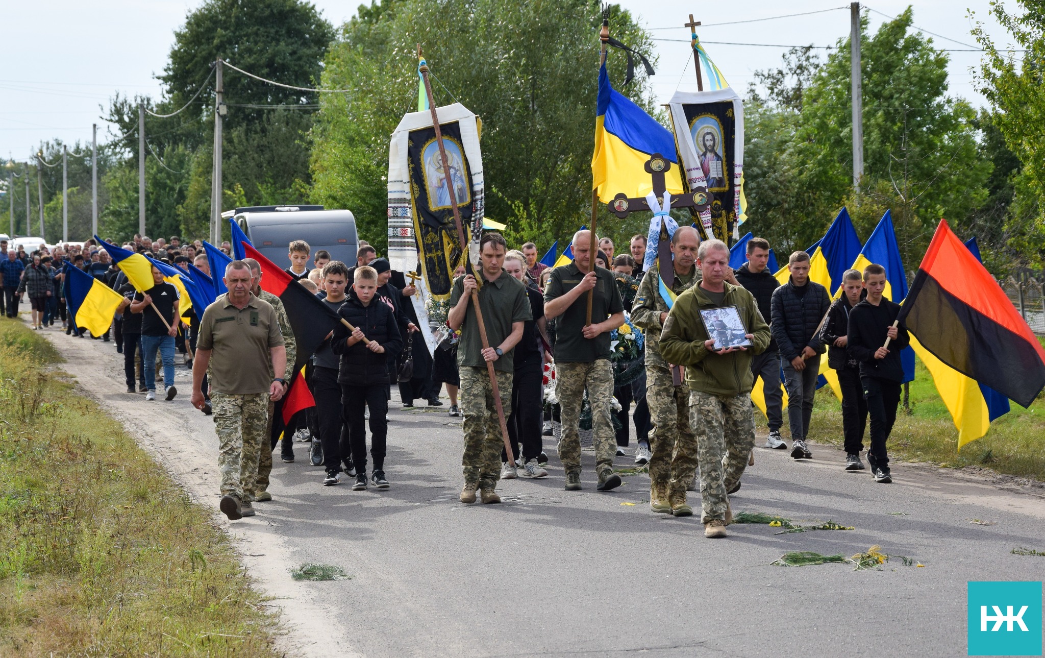 Довгою була дорога додому, бо тривалий час вважався зниклим безвісти: на Волині в останню путь провели воїна Олександра Диня
