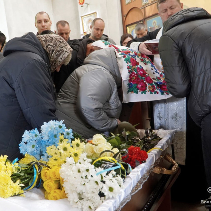 Тричі приходив до військкомату та просився на службу: на Волині поховали 31-річного Героя Віталія Кузмяка