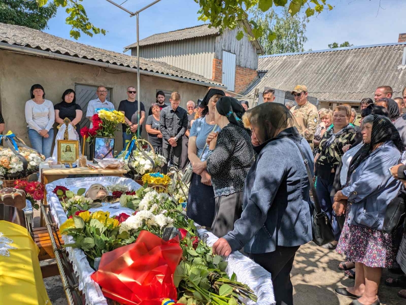 Назавжди молодий: на Волині попрощались з 26-річним Героєм Миколою Муковозом