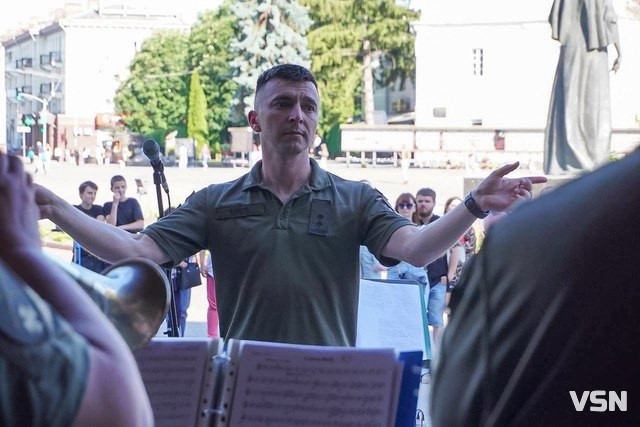 Особливий захід просто неба: у центрі Луцька відбувся концерт військового оркестру