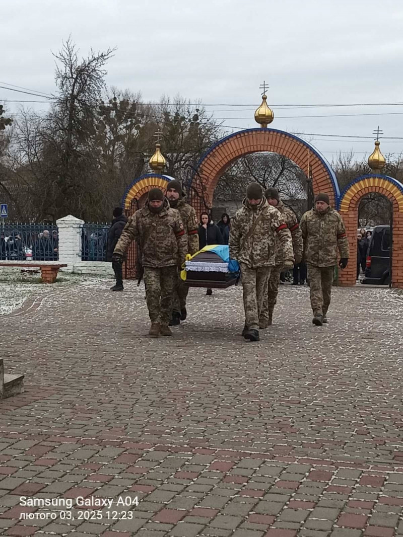 Понад рік вважався зниклим безвісти: на Волині попрощались з Героєм Миколою Коновим