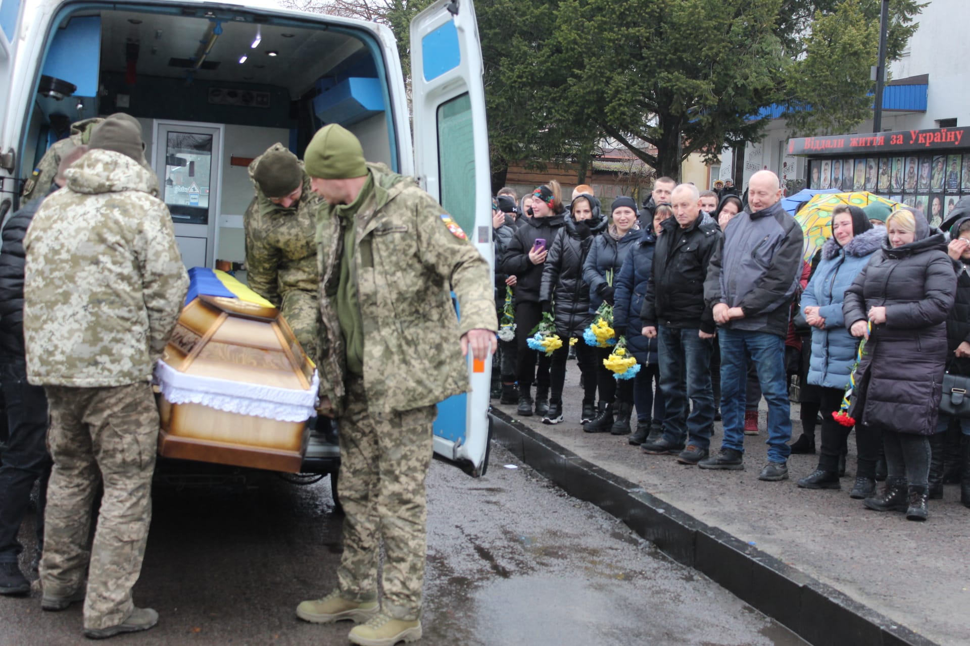 Серце пережило війну, а зупинилося вдома: на Волині попрощалися із померлим воїном Анатолієм Ковальчуком