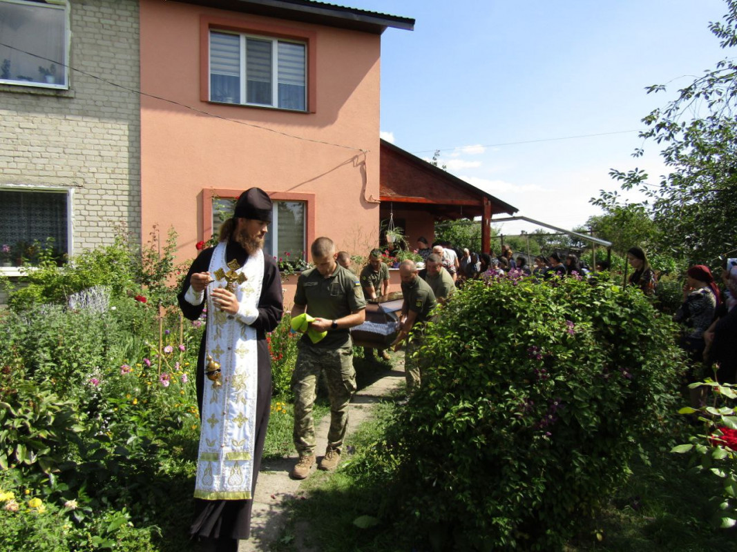 В один день громада прощається відразу з трьома Героями: на Волині поховали молодого захисника Олега Новосада