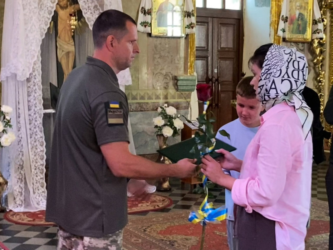 У Луцьку рідним трьох загиблих прикордонників вручили посмертні нагороди
