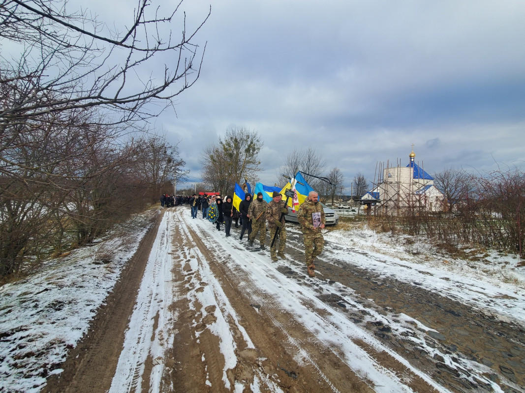 Брати нині захищають Вітчизну: на Волині попрощались з Героєм Михайлом Жердецьким