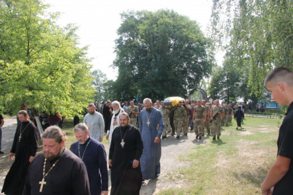 Назавжди залишиться 22-річним: на Волині попрощалися із загиблим Героєм