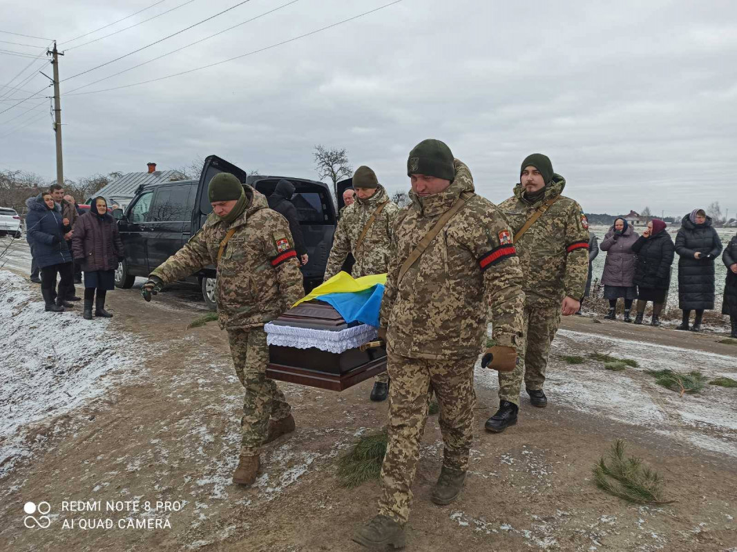 Понад рік вважався зниклим безвісти: на Волині попрощались з Героєм Миколою Коновим