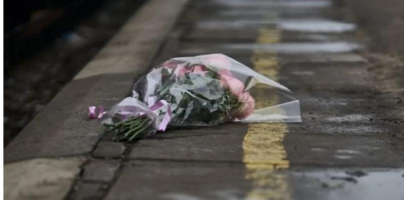 Подумав, що покинула: військовий, який лишив на вокзалі букет троянд, розповів щасливе закінчення історії