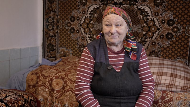 79-річна волинянка шиє адаптивний одяг для військових