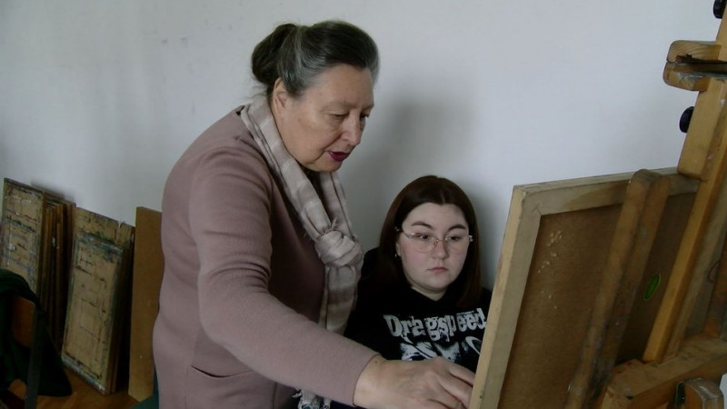 Найперше рятувала гобелени: 69-річна майстриня з Миколаєва через війну переїхала до Луцька