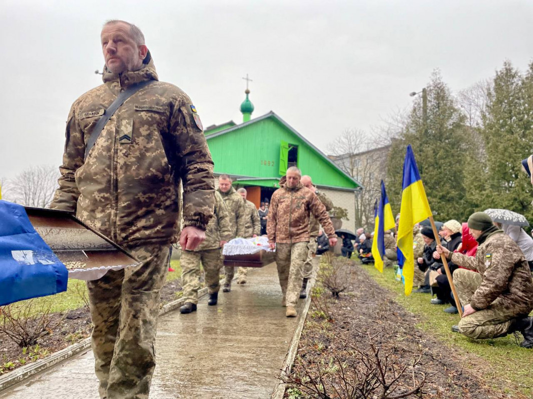 Важке поранення забрало життя ще одного Героя: на Волині в останню дорогу провели Артема Поліщука